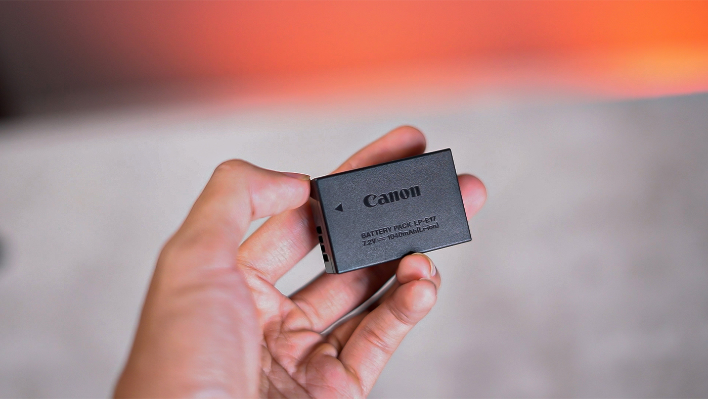 Kamera Canon EOS R10 memiliki tipe baterai LP-E17