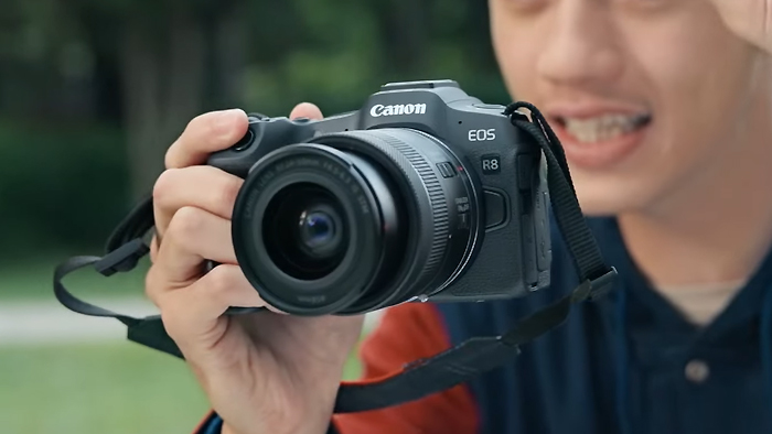 Kamera Canon EOS R8 yang menjadi jajaran kamera EOS R full-frame terbaru dari Canon