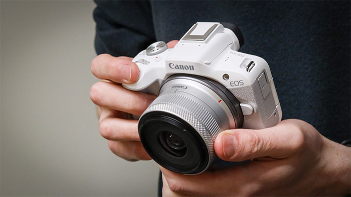 Penampilan Kamera Canon EOS R50
